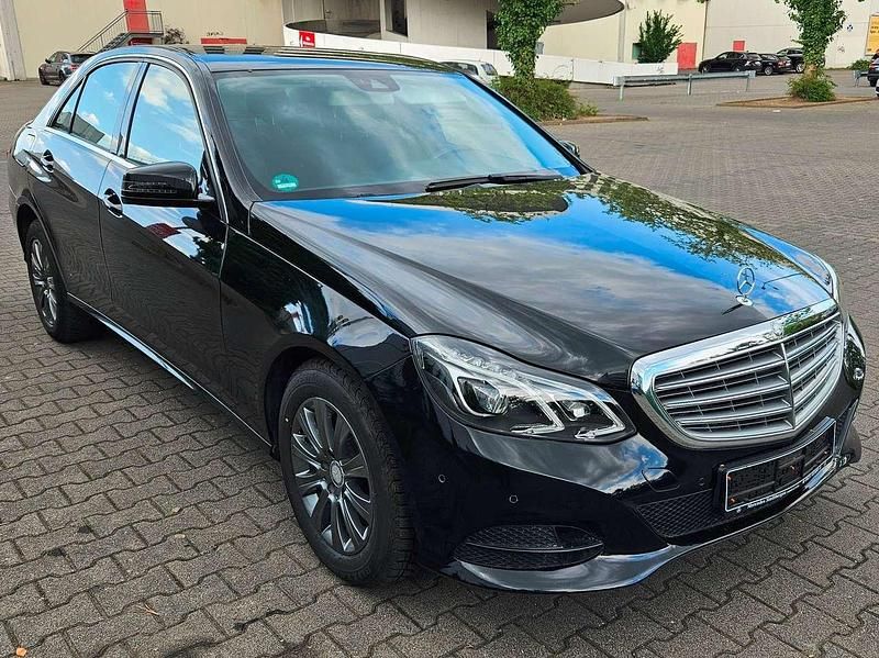 Schwarz unilack Gebraucht 2015 Mercedes E220 Edition Limousine | 17.999 € (Fairer Preis) - Bild 1/4