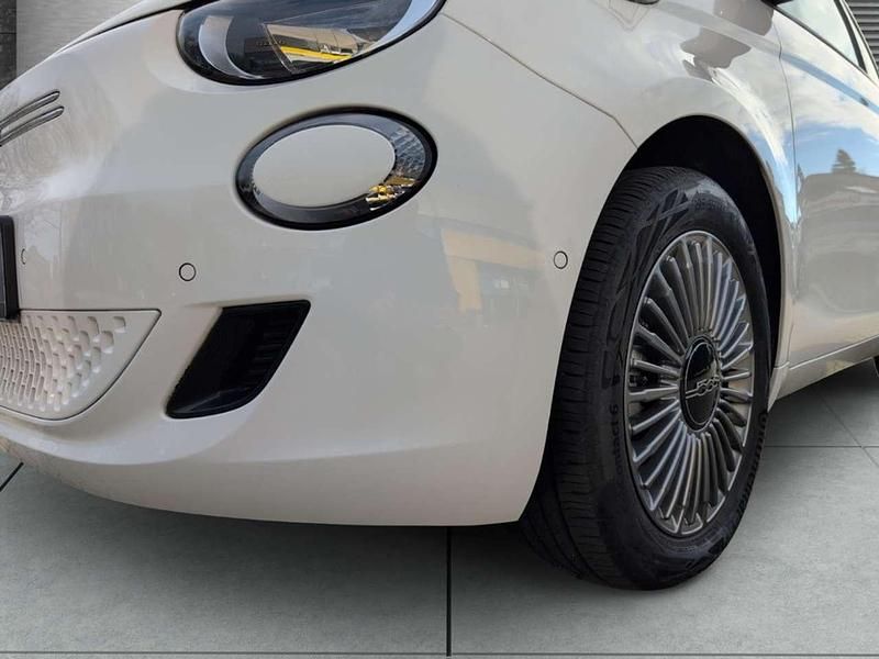 Gebraucht Fiat 500e 86 kW (118 PS) 2023 Arktis weiß Kleinwagen