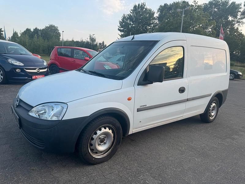 Weiß Gebraucht 2002 Opel Combo Van / Kleinbus | 3.000 € (Fairer Preis) - Bild 1/4