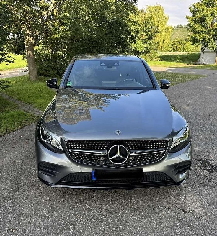 Grau Gebraucht 2018 Mercedes GLC220 AMG line SUV | 31.999 € (Etwas zu teuer) - Bild 1/4