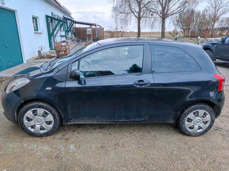 Gebraucht Toyota Yaris 70 PS (51 kW) 2006 Schwarz Kleinwagen