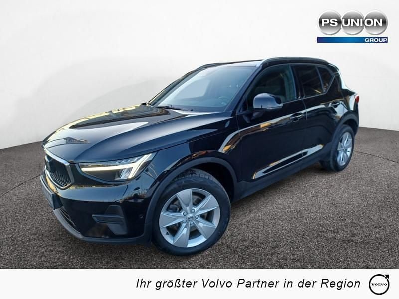 Schwarz / onyx schwarz (metallic) Gebraucht 2024 Volvo XC40 Core SUV | 29.990 € (Guter Preis) - Bild 1/4