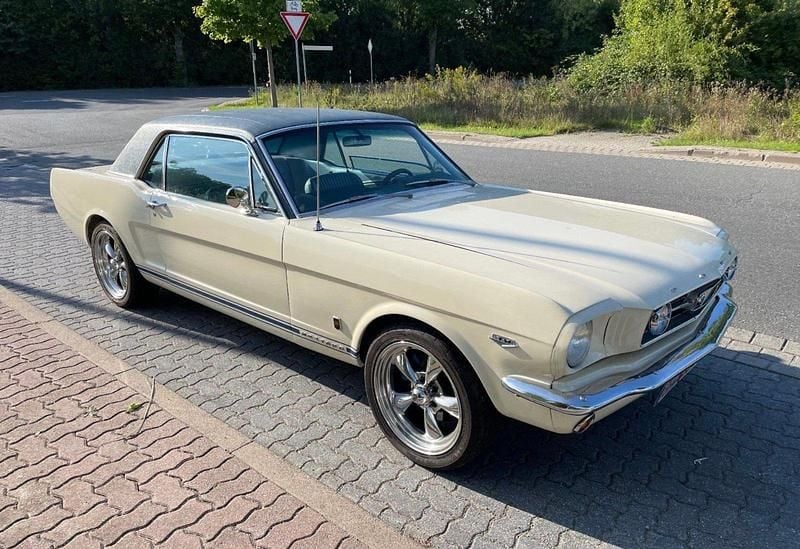 Gebraucht Ford Mustang 300 PS (220 kW) 1966 Beige Coupé