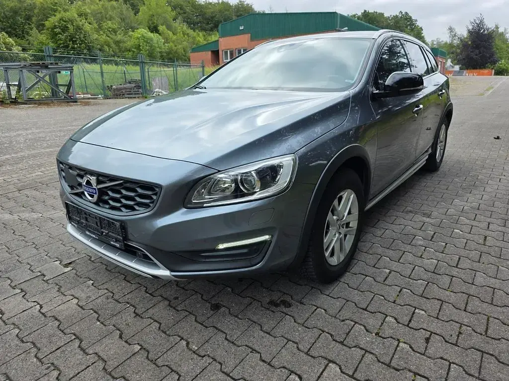 Gebraucht Volvo V60 CC Kinetic 150 PS (110 kW) 2016 Grau Kombi