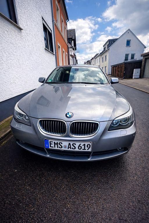 Gebraucht BMW 523 177 PS (130 kW) 2005 Silber Limousine