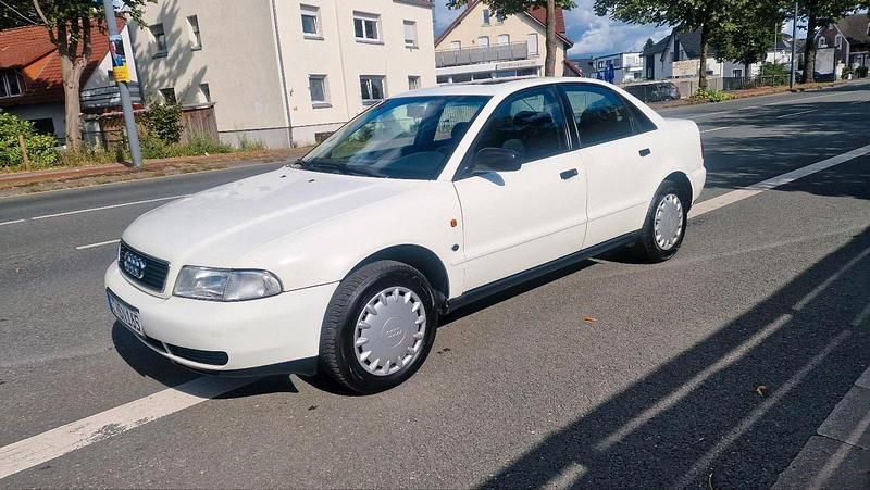 Weiß Gebraucht 1996 Audi A4 Kleinwagen | 1.500 € (Guter Preis) - Bild 1/4