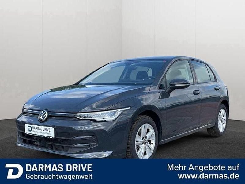 Grau Gebraucht 2024 VW Golf VIII Life Limousine | 23.790 € (Guter Preis) - Bild 1/3
