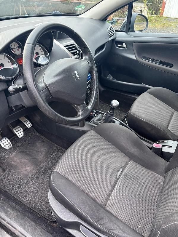 Gebraucht Peugeot 207 CC 120 PS (88 kW) 2010 Schwarz Cabrio