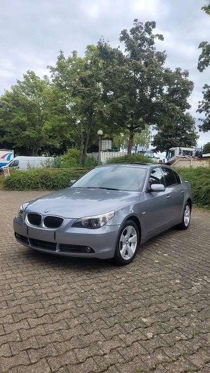Grau Gebraucht 2005 BMW 525 Shadowline Limousine | 6.500 € (Fairer Preis) - Bild 1/4