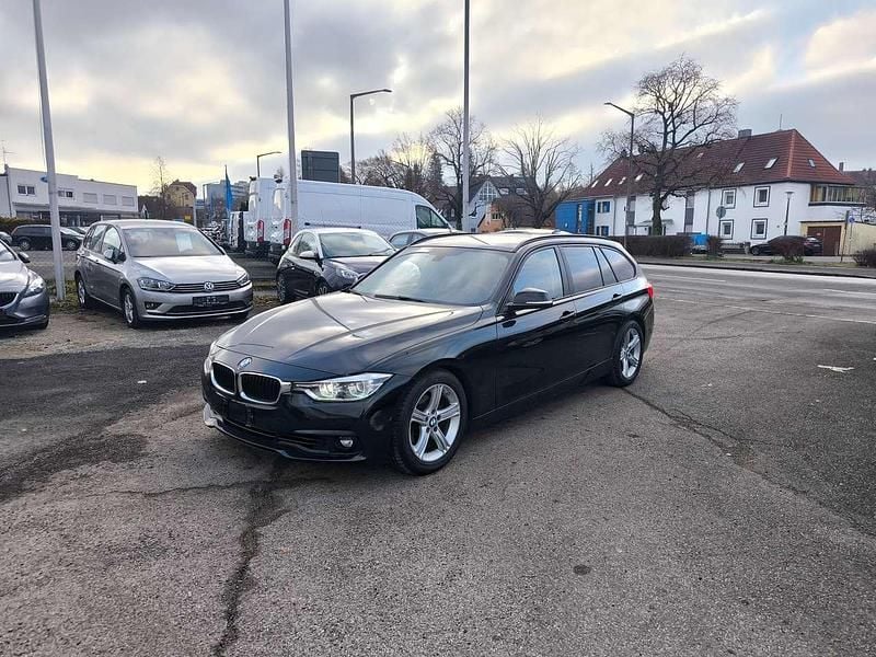 Gebraucht BMW 320 Advantage 184 PS (135 kW) 2019 Black sapphire metallic Kombi