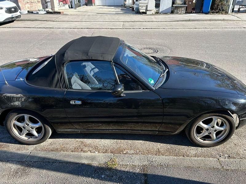 Second-hand Mazda MX5 120 CP (88 kW) 1993 Negru Cabrio