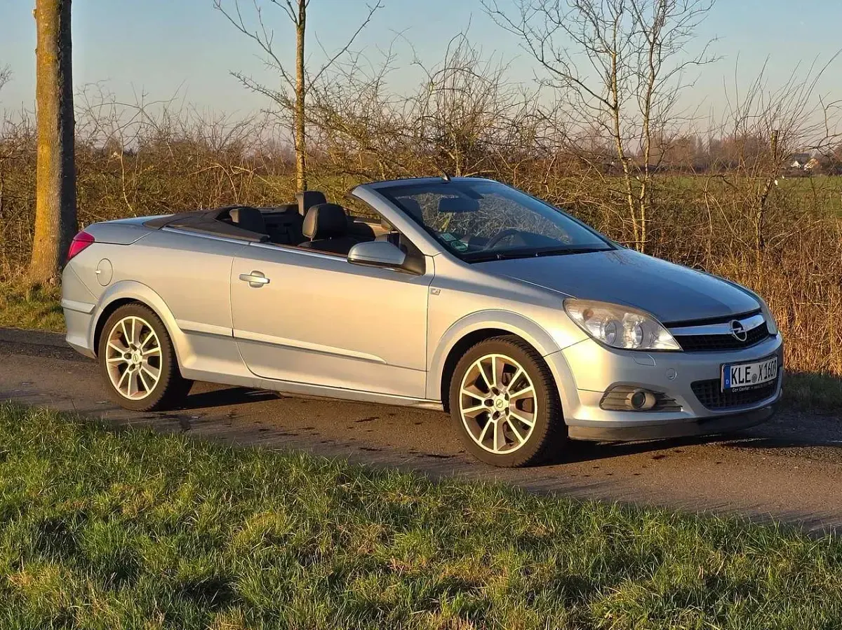 Gebraucht Opel Astra Edition 116 PS (85 kW) 2008 Blau Cabrio