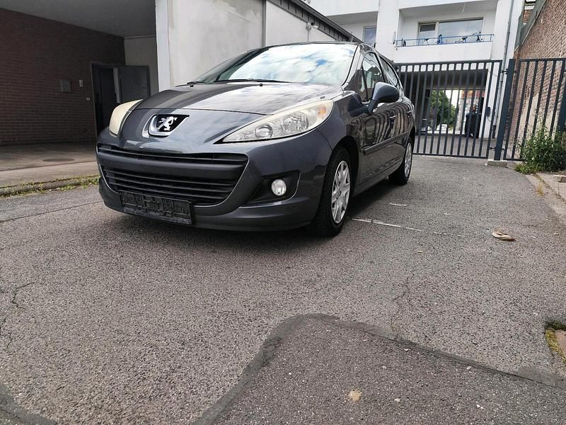 Grau Gebraucht 2010 Peugeot 207 Kleinwagen | 2.499 € (Etwas zu teuer) - Bild 1/4