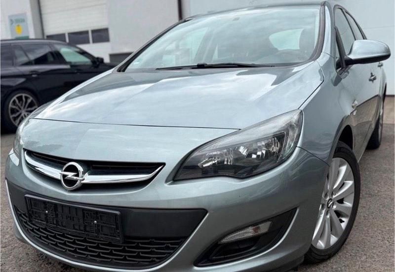 Gebraucht Opel Astra 140 PS (102 kW) 2014 Grau Limousine