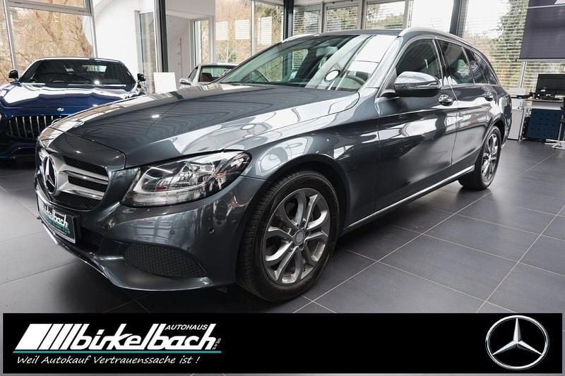 Grau Gebraucht 2015 Mercedes C180 Avantgarde Kombi | 19.290 € (Teuer) - Bild 1/4