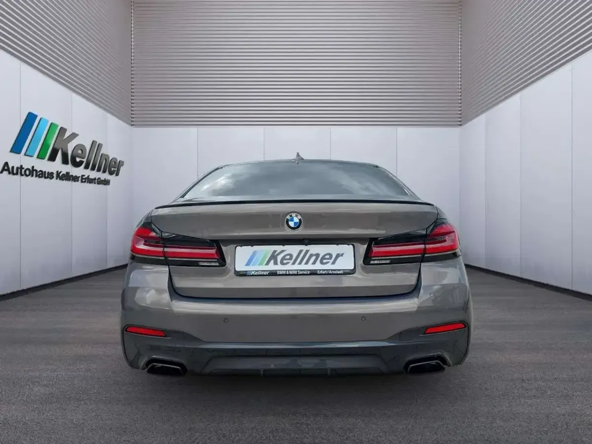 Gebraucht BMW 540 M Sport 340 PS (250 kW) 2023 Alvitgrau met. Kombi
