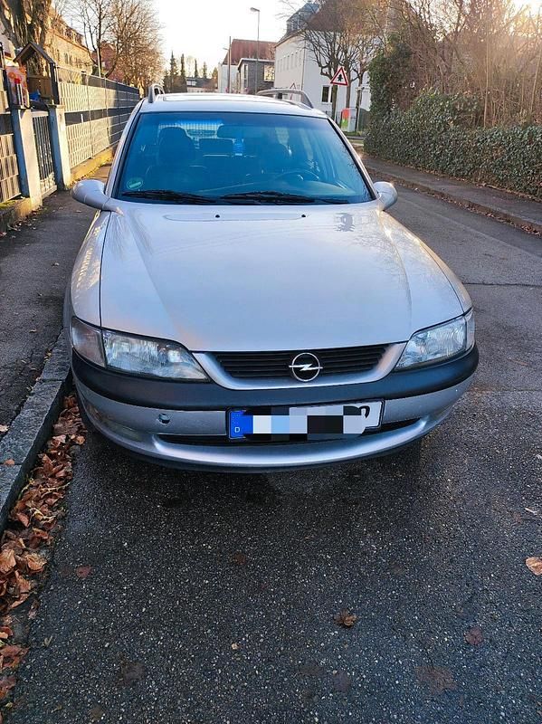 Silber Gebraucht 1998 Opel Vectra Kombi | 2.700 € (Fairer Preis) - Bild 1/4