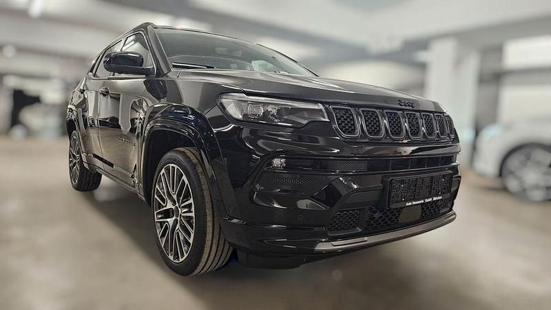 Neu Jeep Compass Summit 131 PS (96 kW) 2025 Solid black SUV
