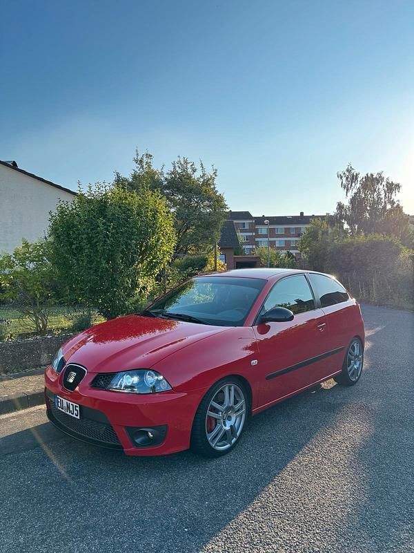 Rot Gebraucht 2005 Cupra Ibiza Kleinwagen | 8.999 € - Bild 1/4
