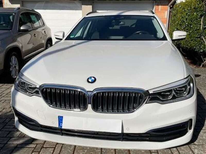 Weiß Gebraucht 2020 BMW 520 Sport Line Kombi | 26.990 € (Fairer Preis) - Bild 1/4
