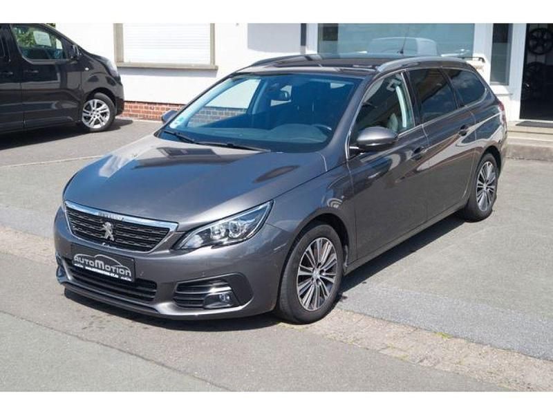 Gris platinium (metallic) Gebraucht 2021 Peugeot 308 SW Kombi | 14.890 € - Bild 1/4