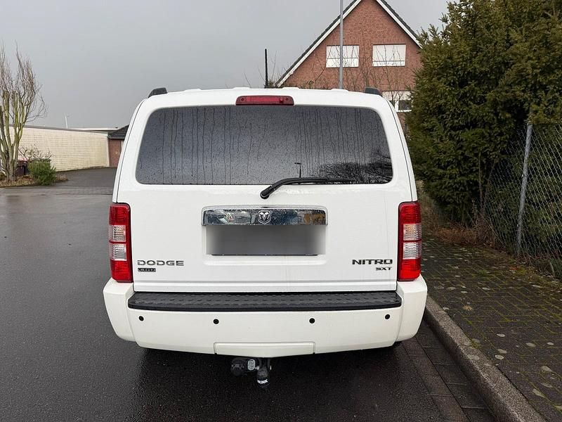 Gebraucht Dodge Nitro SXT 177 PS (130 kW) 2010 Weiß SUV