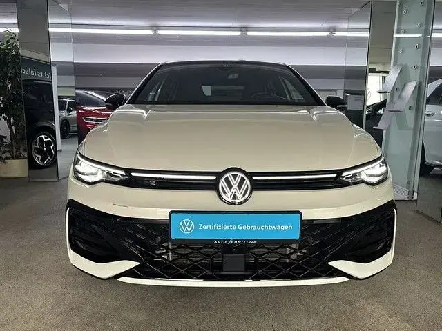Gebraucht VW Golf VIII R-line 150 PS (110 kW) 2024 Oryxweiß perlmutteffekt Limousine
