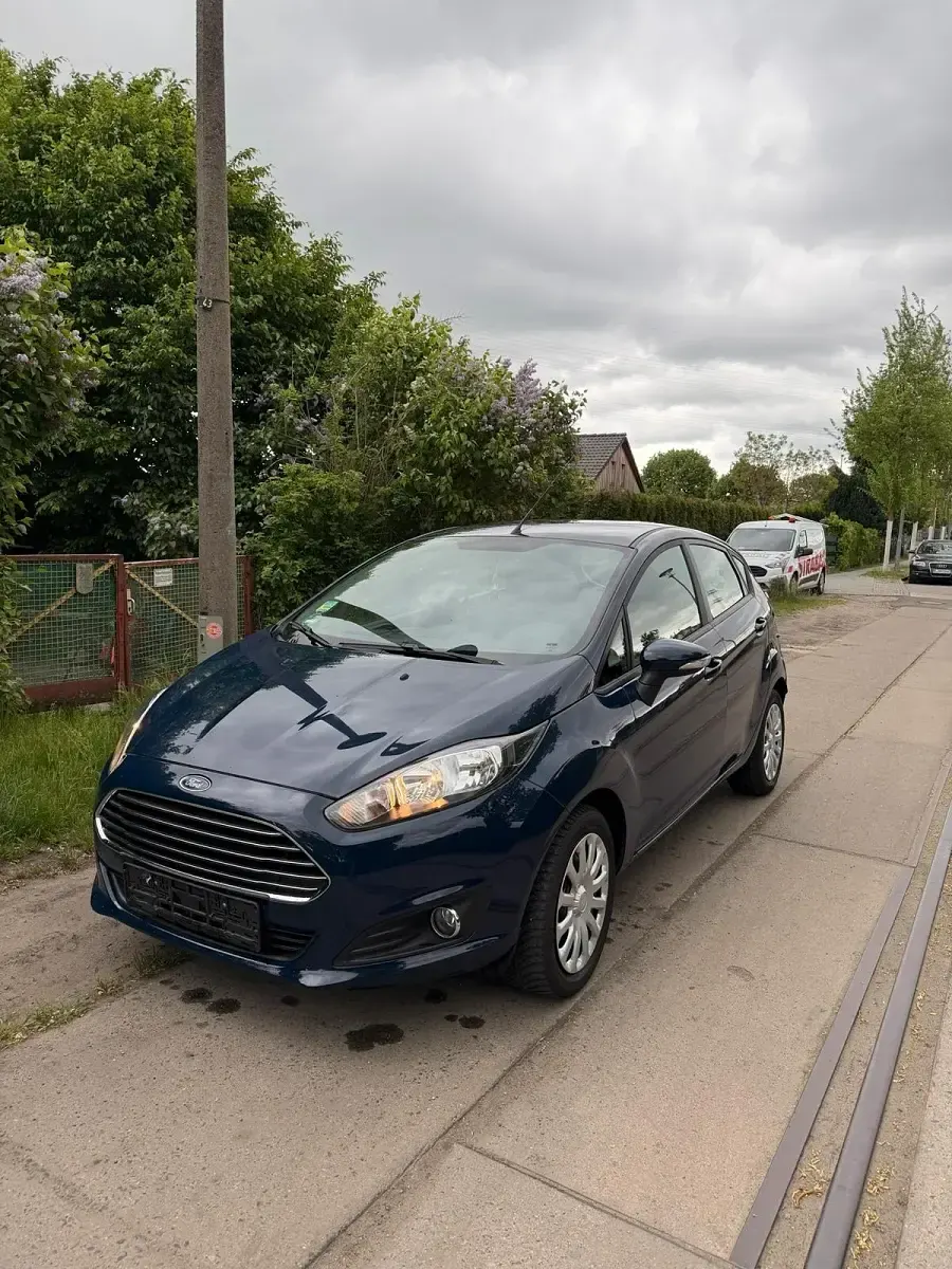 Gebraucht Ford Fiesta 68 PS (50 kW) 2012 Blau Limousine