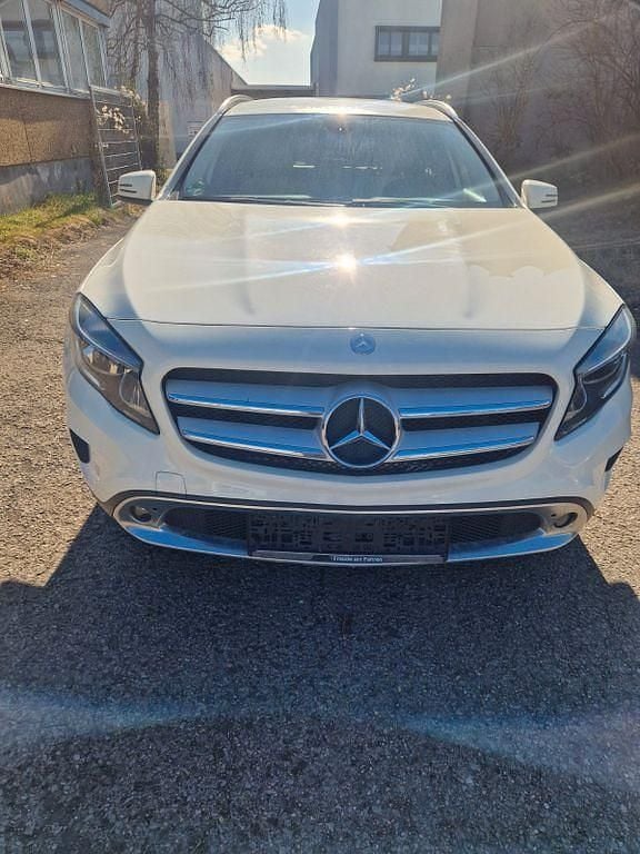 Gebraucht Mercedes GLA250 211 PS (155 kW) 2018 Weiß SUV
