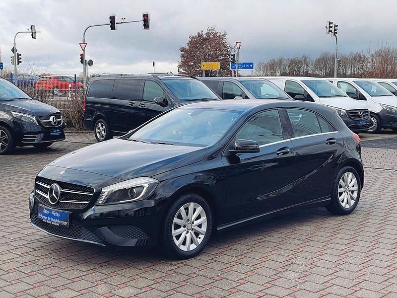 Gebraucht Mercedes A180 122 PS (89 kW) 2012 Schwarz Limousine