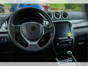 Neu Suzuki Vitara Comfort 129 PS (94 kW) 2025 Rot (bright red / cosmic black pearl metallic) SUV