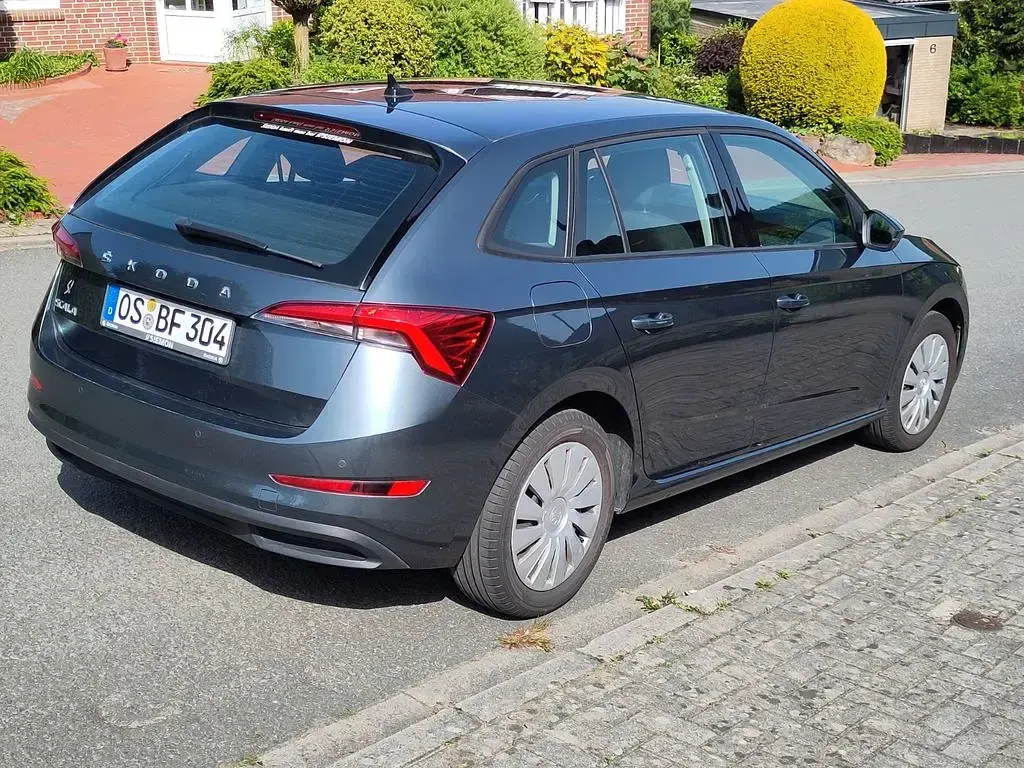 Gebraucht Skoda Scala Cool Plus 95 PS (69 kW) 2022 Grau Kleinwagen