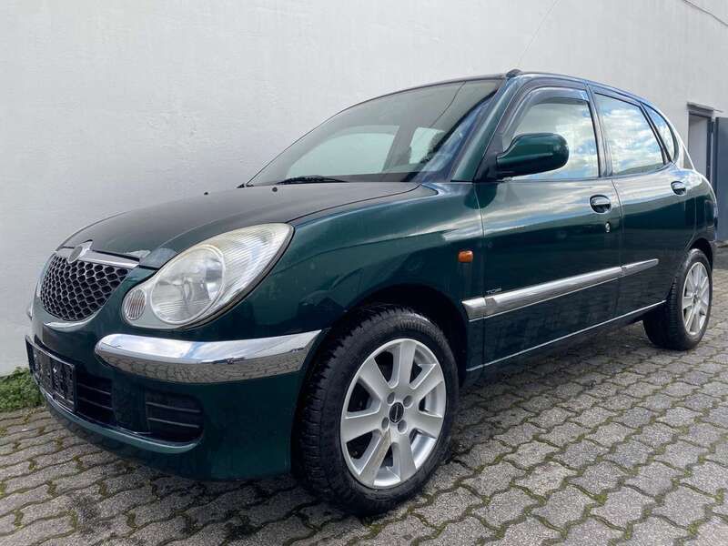 Grün Gebraucht 2002 Daihatsu Sirion Plus Kleinwagen | 1.699 € (Fairer Preis) - Bild 1/4