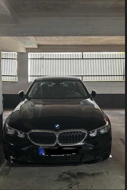 Schwarz Gebraucht 2020 BMW 318 Limousine | 23.499 € (Fairer Preis) - Bild 1/3