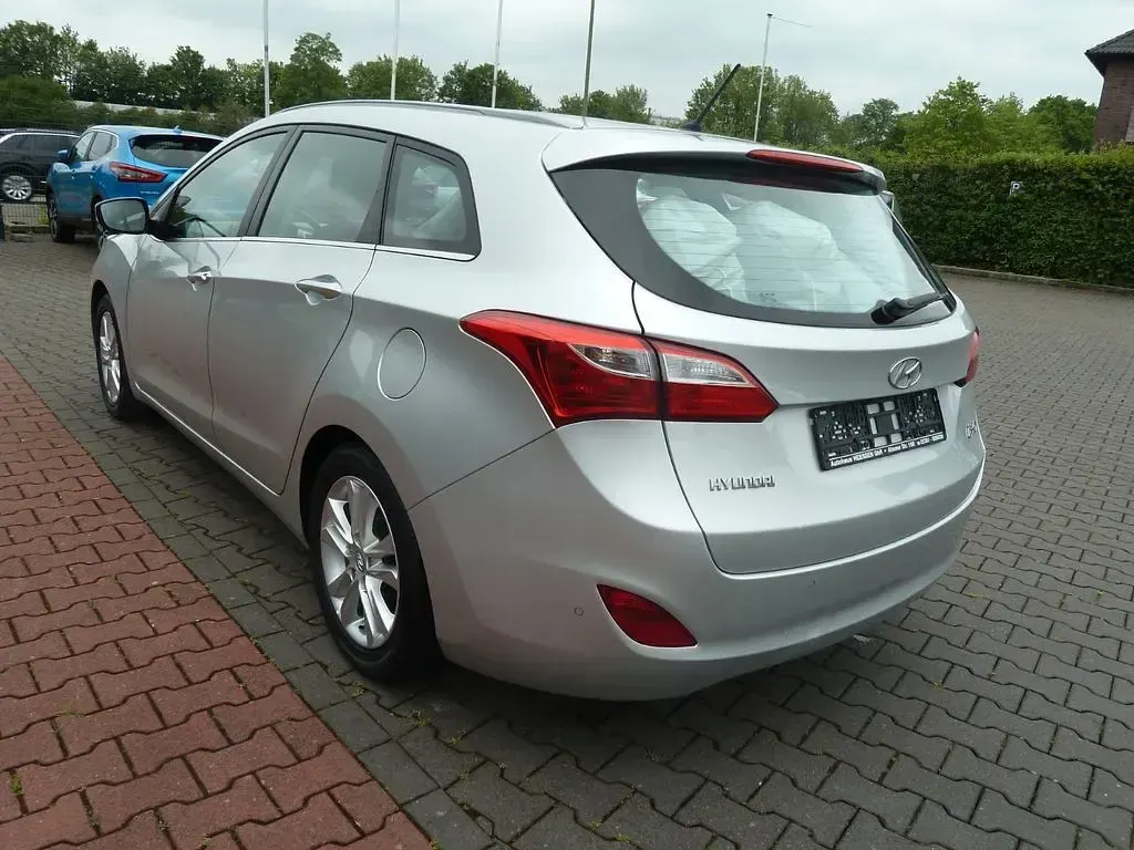 Second-hand Hyundai i30 Trend 99 CP (72 kW) 2015 Argintiu Break