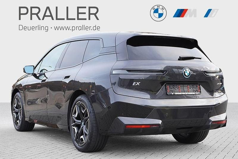 Gebraucht BMW iX Sport Line 239 kW (326 PS) 2023 Sophistograu brillanteffekt SUV
