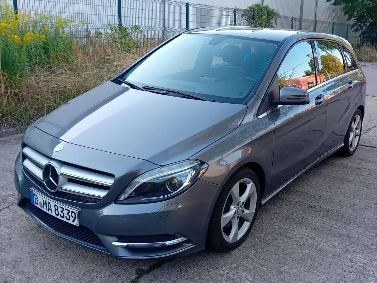 Gebraucht Mercedes B200 156 PS (114 kW) 2014 Grau Kleinwagen