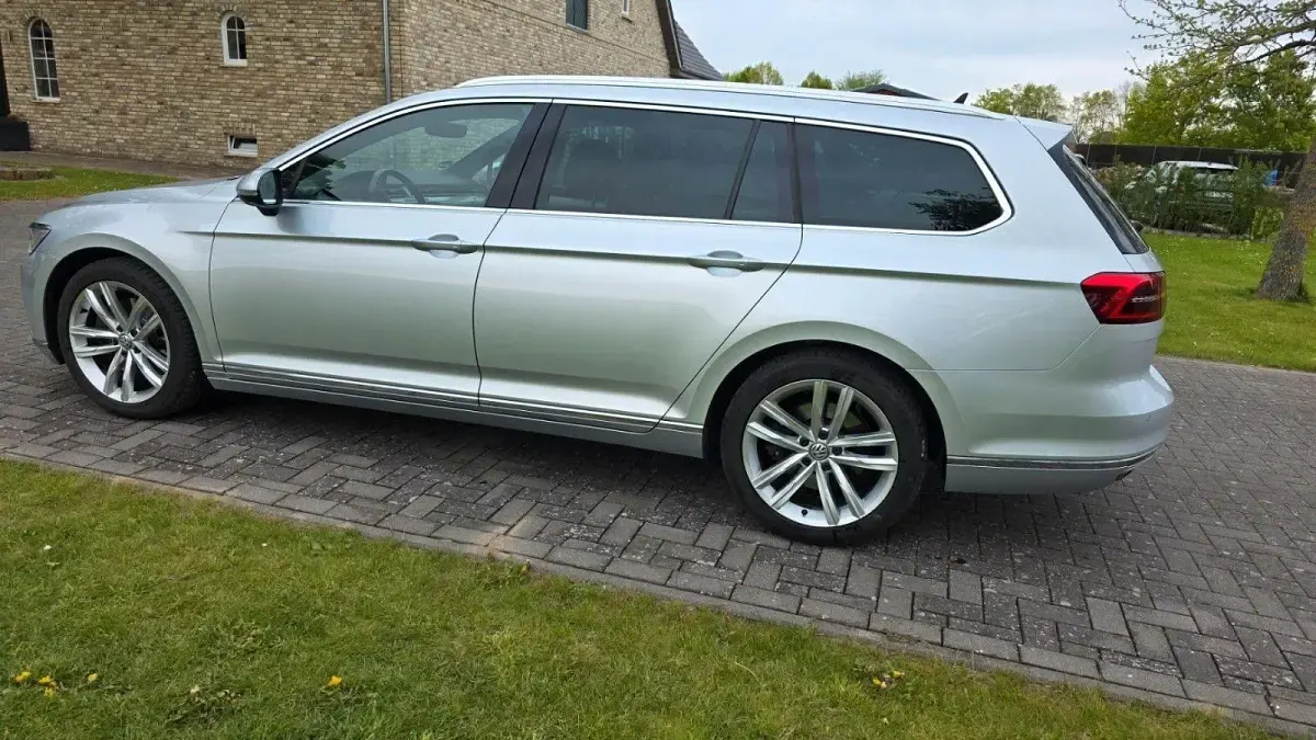 Gebraucht VW Passat Highline 239 PS (175 kW) 2019 Silber Kombi
