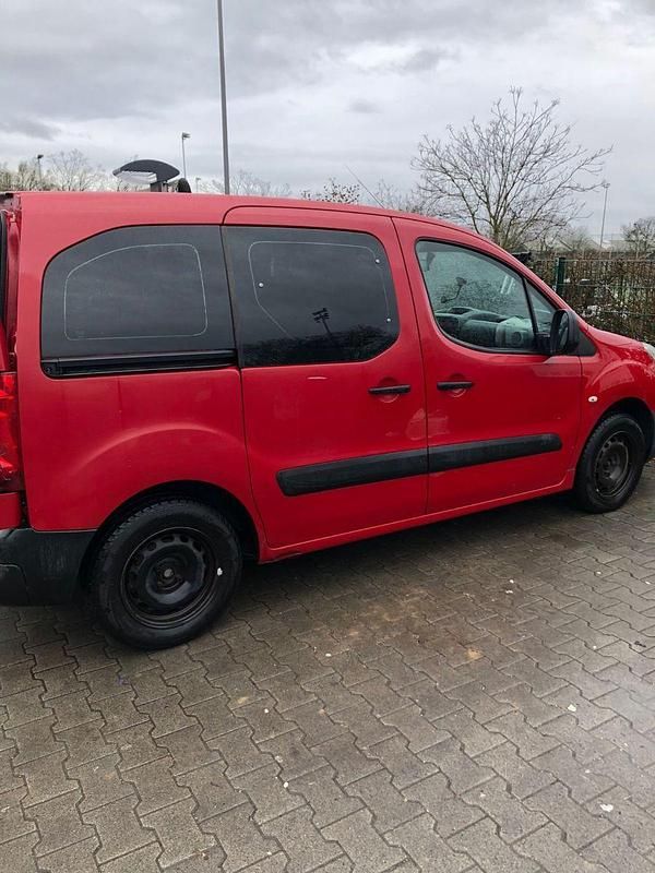 Gebraucht Citroën Berlingo Attraction 75 PS (55 kW) 2011 Rot Van / Kleinbus
