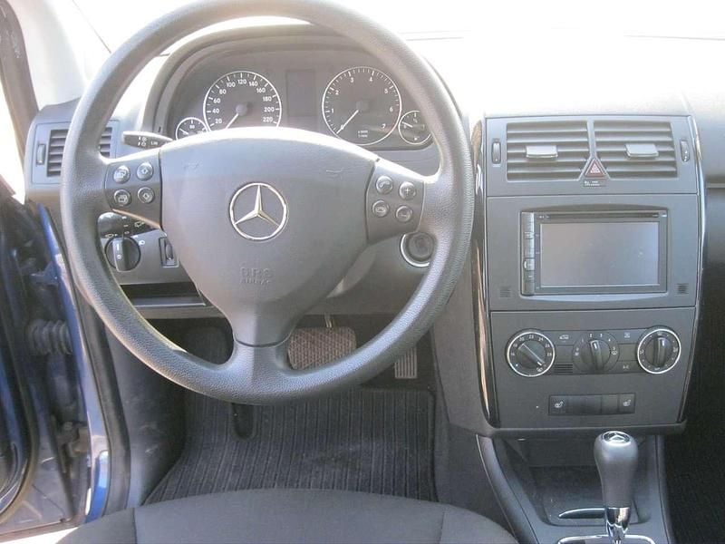 Gebraucht Mercedes A160 95 PS (69 kW) 2012 Blau Limousine