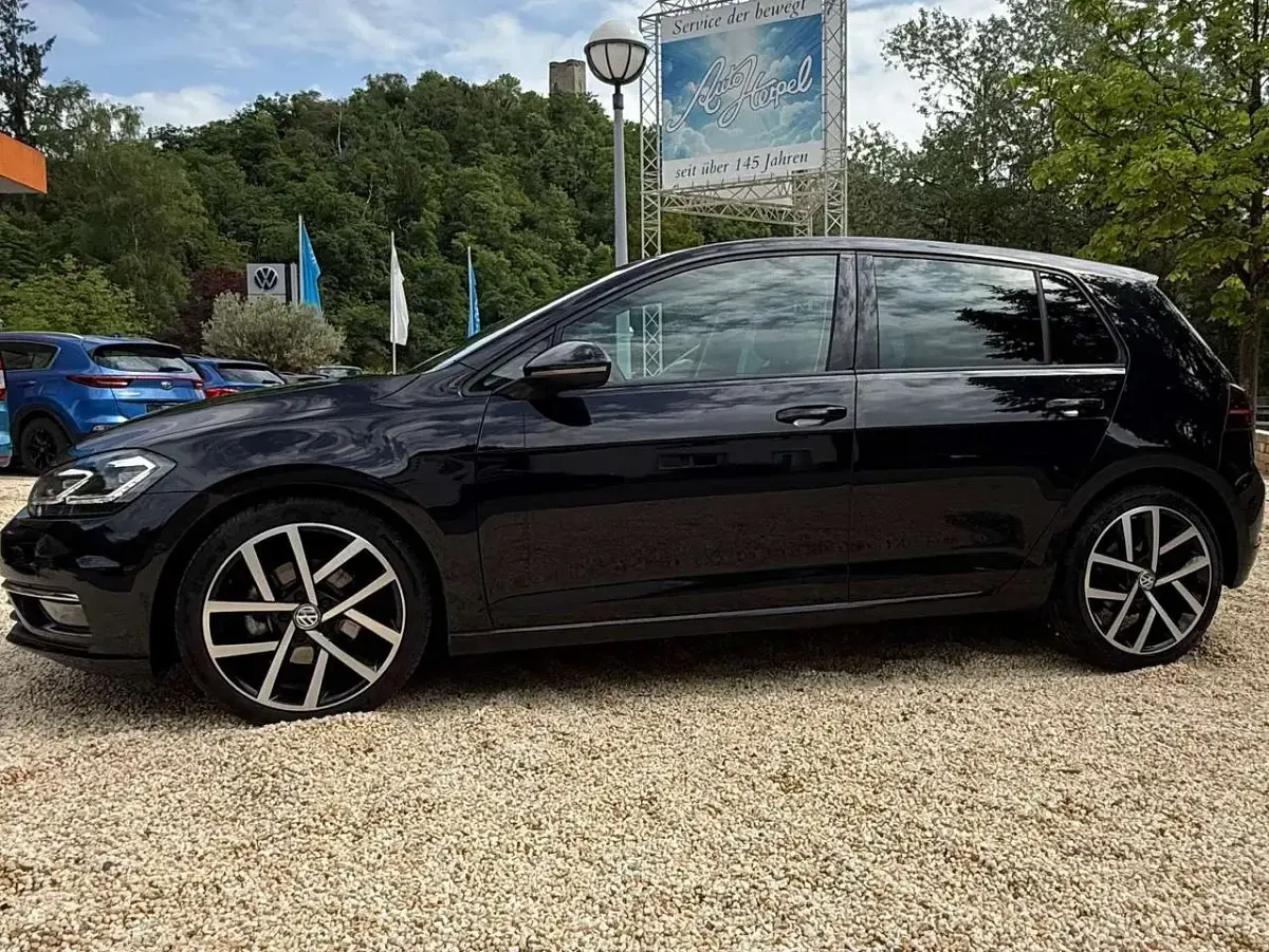 Gebraucht VW Golf VII Highline 150 PS (110 kW) 2018 Deep black perleffekt Kleinwagen