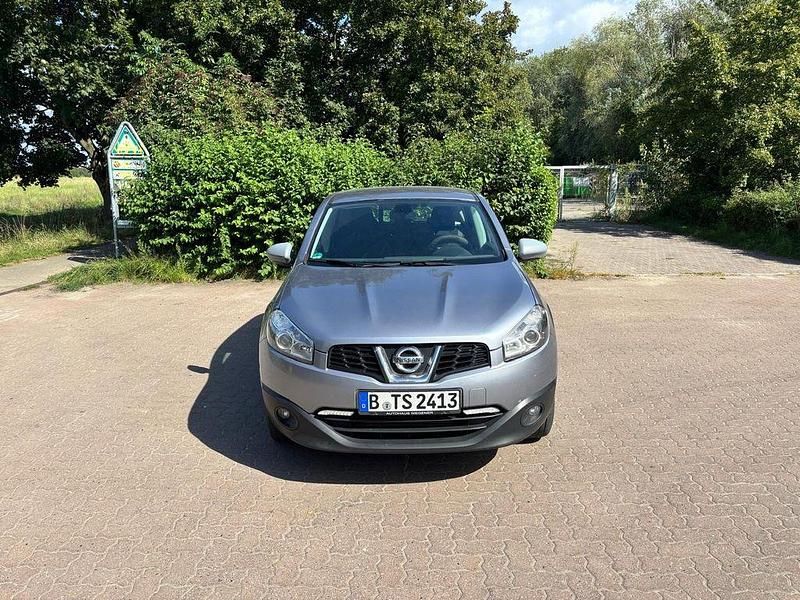Silber Gebraucht 2011 Nissan Qashqai SUV | 4.999 € (Guter Preis) - Bild 1/4