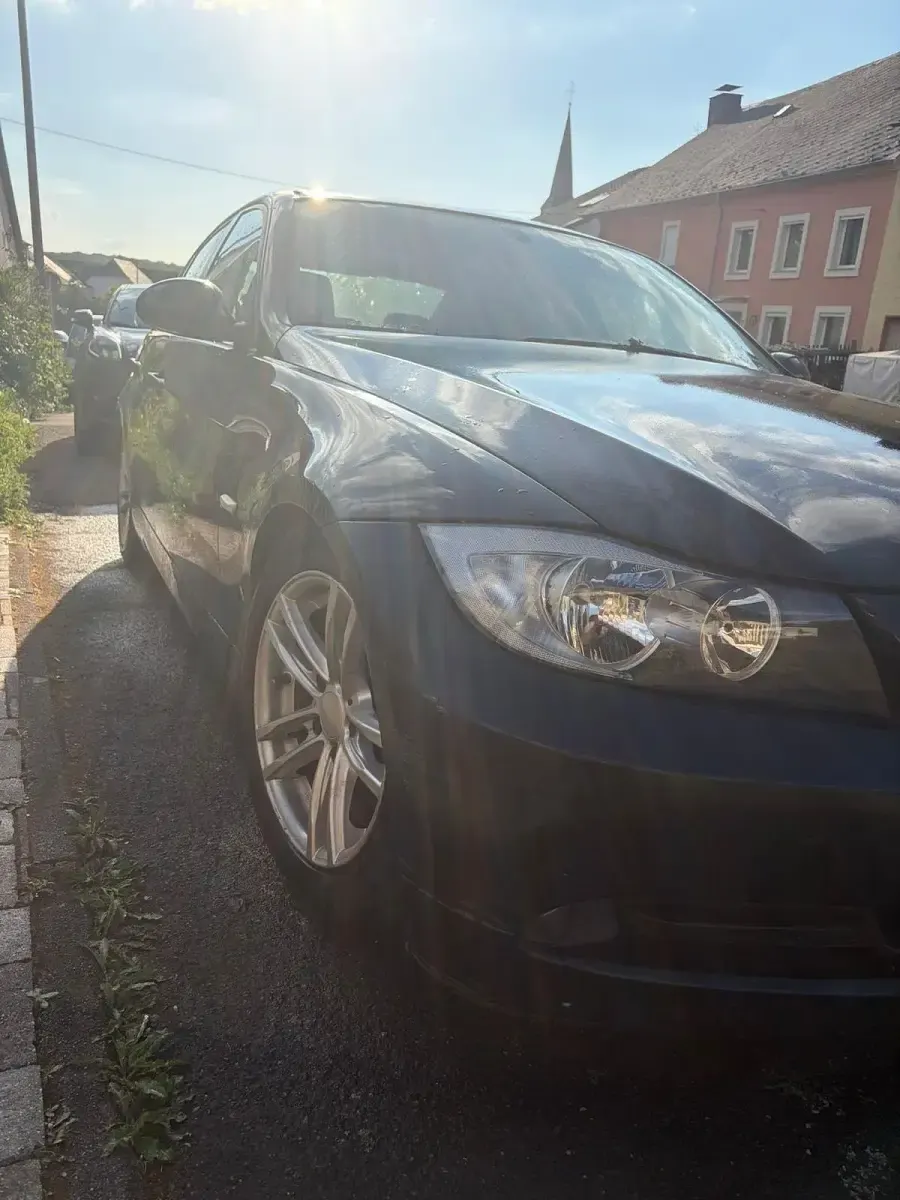 Gebraucht BMW 318 129 PS (94 kW) 2006 Schwarz Limousine