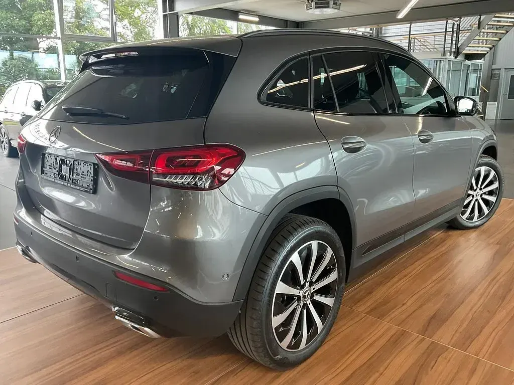 Gebraucht Mercedes GLA220 Progressive 190 PS (139 kW) 2023 Grau SUV