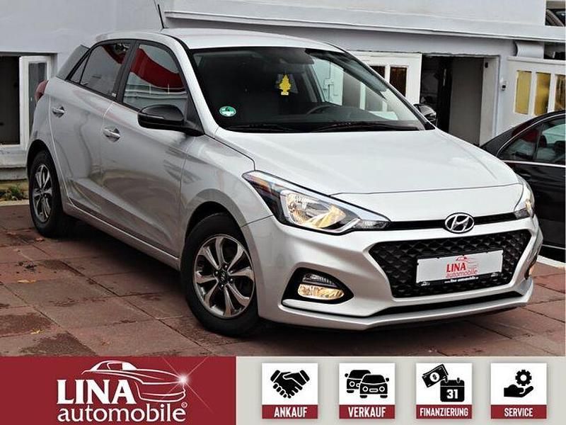 Gebraucht Hyundai i20 Advantage 101 PS (74 kW) 2020 Silber Kleinwagen