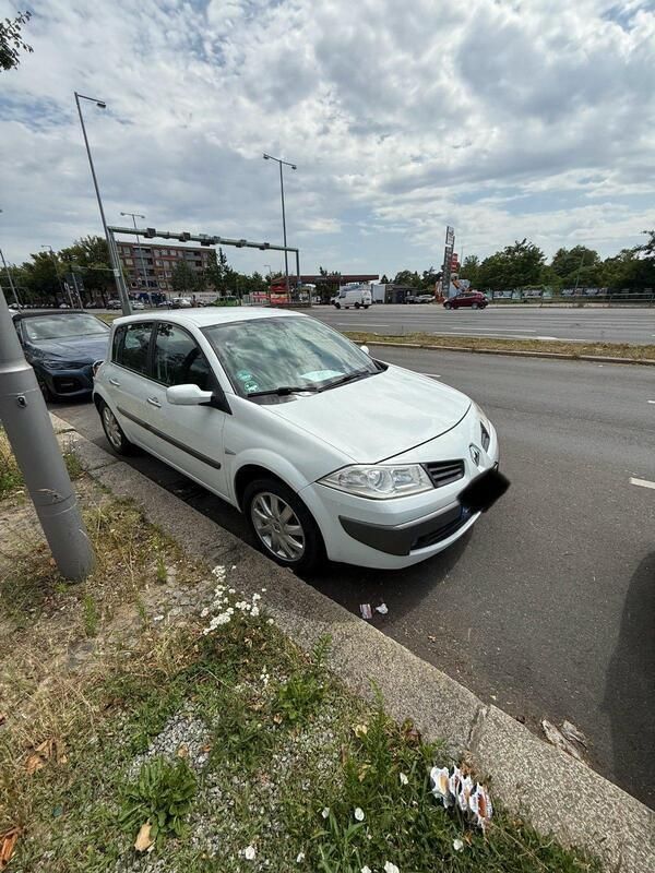 Weiß Gebraucht 2007 Renault Mégane II Limousine | 3.600 € (Fairer Preis) - Bild 1/4