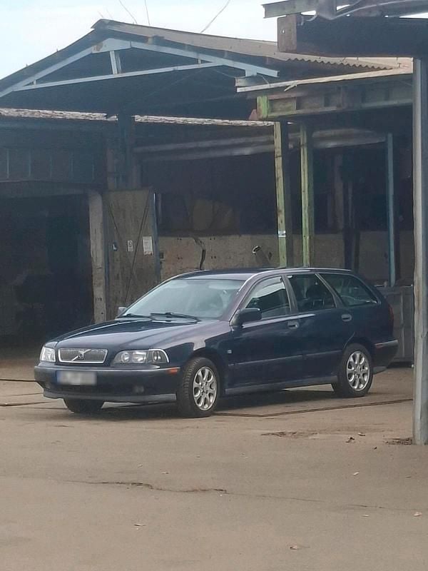 Gebraucht Volvo V40 125 PS (91 kW) 2003 Blau Kombi