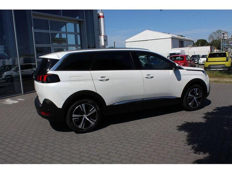 Gebraucht Peugeot 5008 Allure 131 PS (96 kW) 2021 Weiß Van / Kleinbus