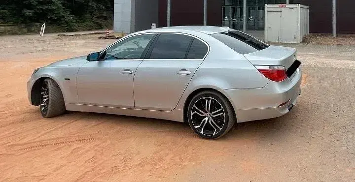 Gebraucht BMW 520 170 PS (125 kW) 2004 Silber Limousine