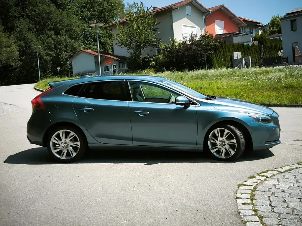 Gebraucht Volvo V40 Summum 150 PS (110 kW) 2013 Blau Limousine